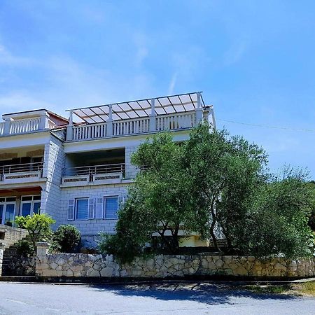 Apartmani Luka Zrnovo Bagian luar foto