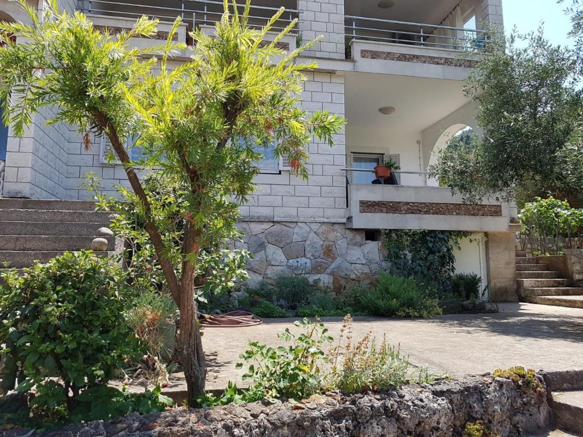 Apartmani Luka Zrnovo Bagian luar foto