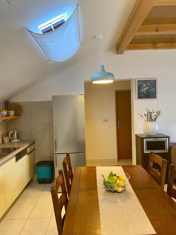 Apartmani Luka Zrnovo Bagian luar foto
