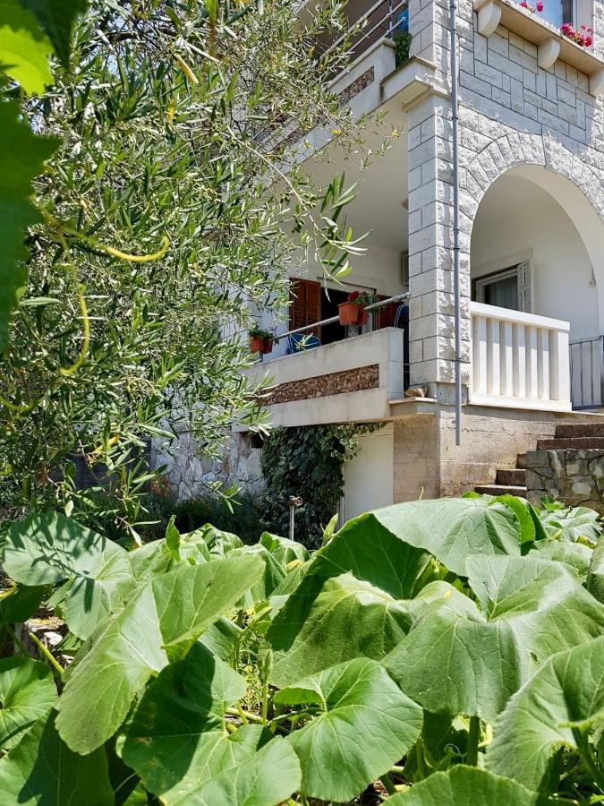 Apartmani Luka Zrnovo Bagian luar foto