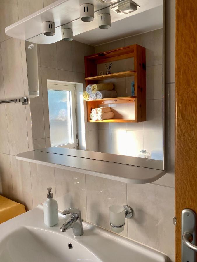 Apartmani Luka Zrnovo Bagian luar foto
