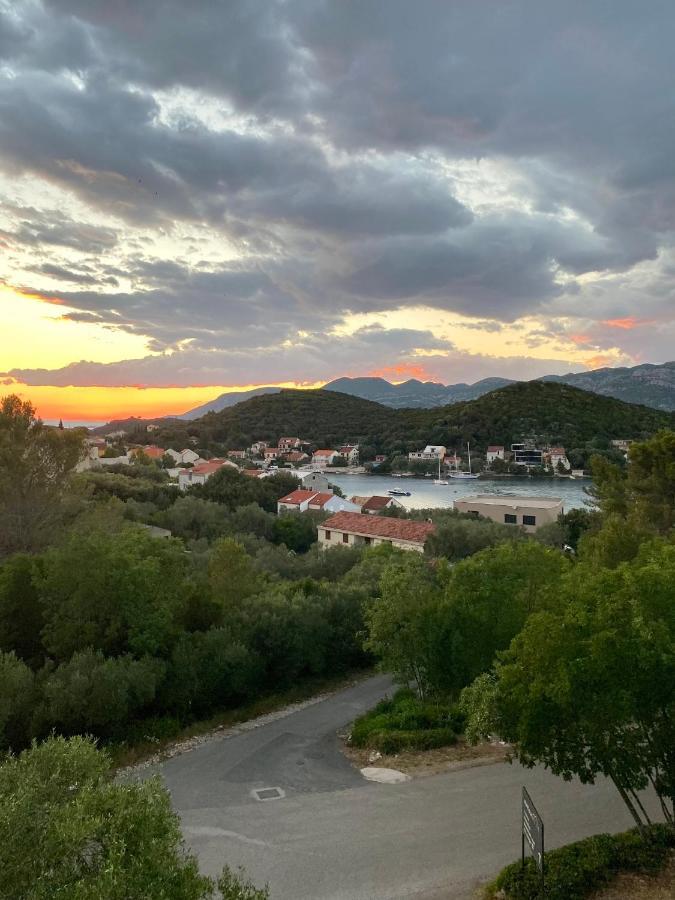 Apartmani Luka Zrnovo Bagian luar foto